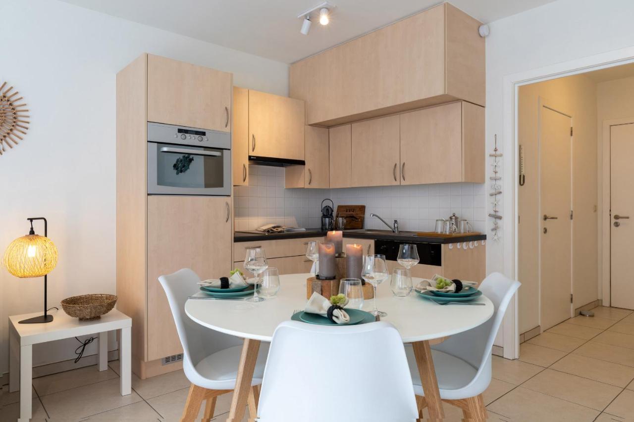 Appartement 'Blue Sea' - Studio In Ostend With Private Parking Extérieur photo