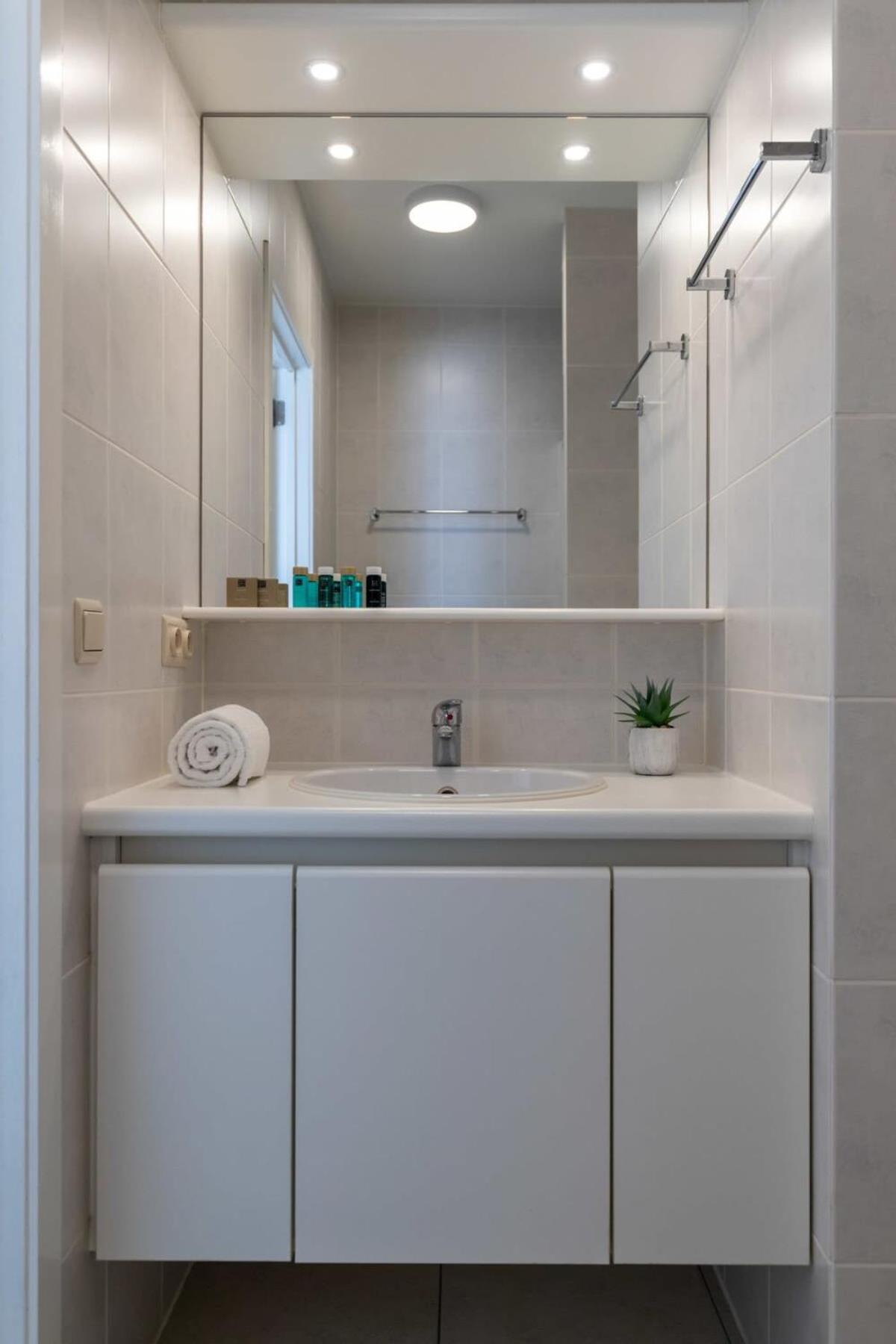 Appartement 'Blue Sea' - Studio In Ostend With Private Parking Extérieur photo